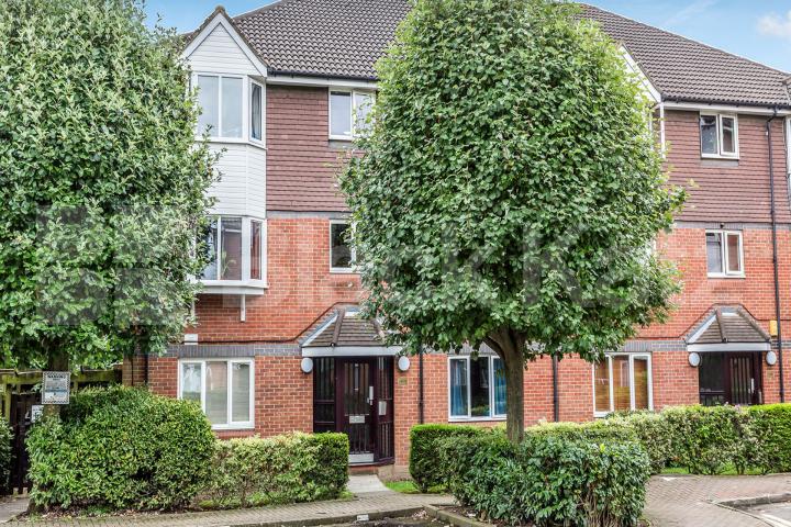 Large reception, 2 double bedroom rooms on a quiet residential street  Bunning Way , Caledonian Road 